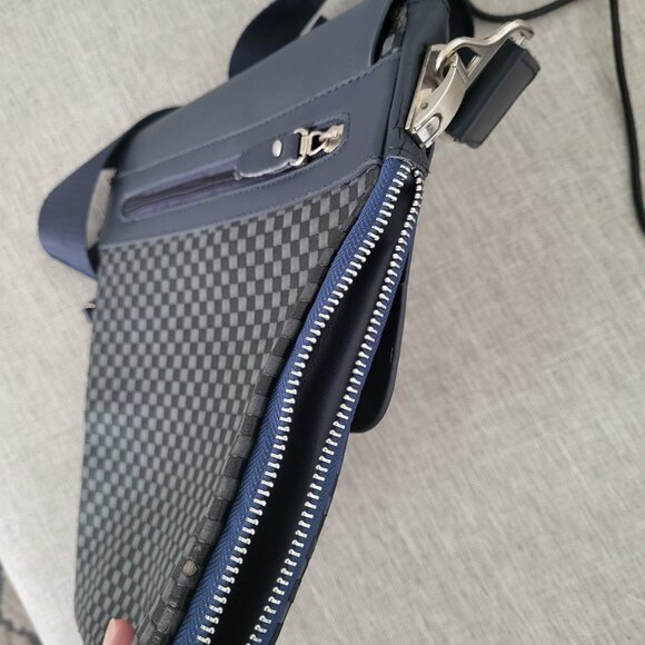 Louis Vuitton - Picture 6 of 8